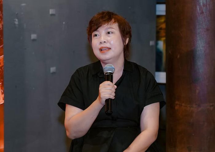 Đạo diễn Đặng Thái Huyền chia sẻ quá trình tạo dựng bối cảnh cho phim Mưa đỏ.
