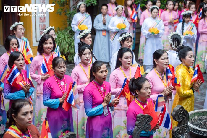 Đây là lần đầu tiên Nhà vua và Hoàng hậu Thái Lan thăm cấp Nhà nước tới Việt Nam, kể từ khi hai nước chính thức thiết lập quan hệ ngoại giao vào năm 1976. 