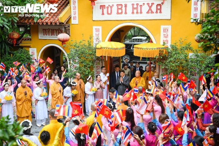 Hoạt động này diễn ra nhân chuyến thăm cấp Nhà nước của Nhà vua Thái Lan Maha Vajiralongkorn Phra Vajiraklaochaoyuhua và Hoàng hậu Suthida Bajrasudhabimalalakshana đến Việt Nam.