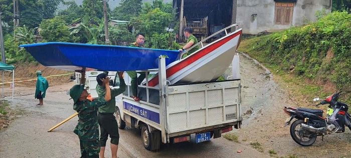 Lực lượng Công an, Quân đội huy động phương tiện chuyên dụng 