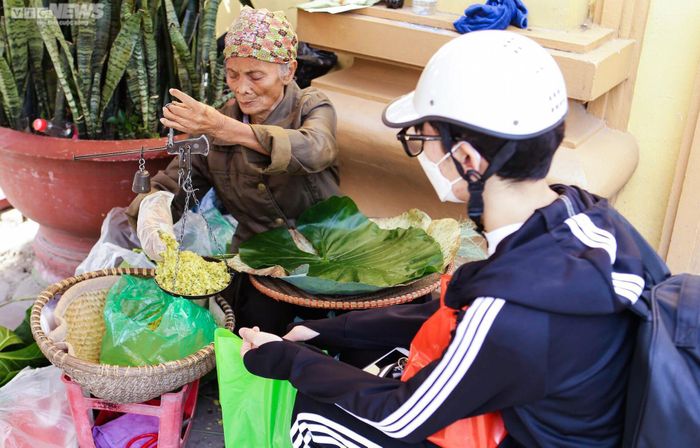 Nhiều món ăn mùa thu như cốm, chuối... đặc biệt thích hợp thời điểm này.