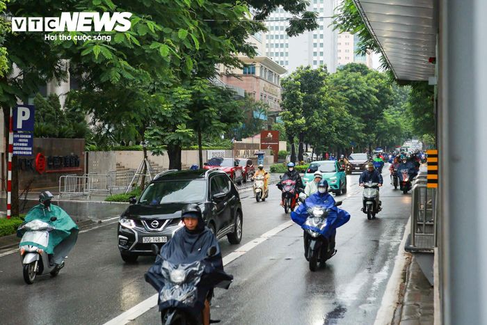 Tuy nhiên, sau khi qua khu vực này, dòng xe nhanh chóng giãn ra, giao thông trở nên thông thoáng hơn.