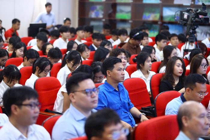 Các đại biểu tham gia lễ phát động. Ảnh: Lê Khánh