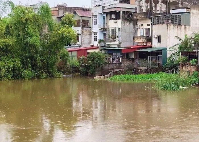 Mực nước sông Tích đã lên mức báo động II. Ảnh: CTV