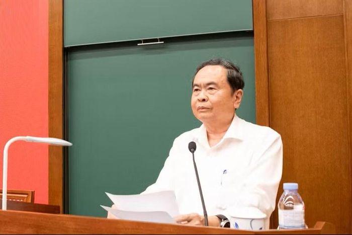 Chủ tịch Quốc hội Trần Thanh Mẫn truyền đạt chuyên đề về đổi mới tư duy xây dựng thể chế, pháp luật. Ảnh: Nhân Dân