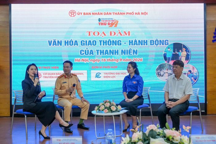 Các đại biểu tham gia toạ đàm. Ảnh: Duy Khánh