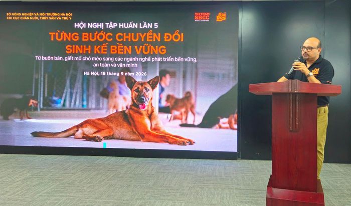 Ông Faizan Jalil, Quản lý cấp cao Tổ chức Soi Dog Foundation phát biểu. Ảnh: Ánh Dương