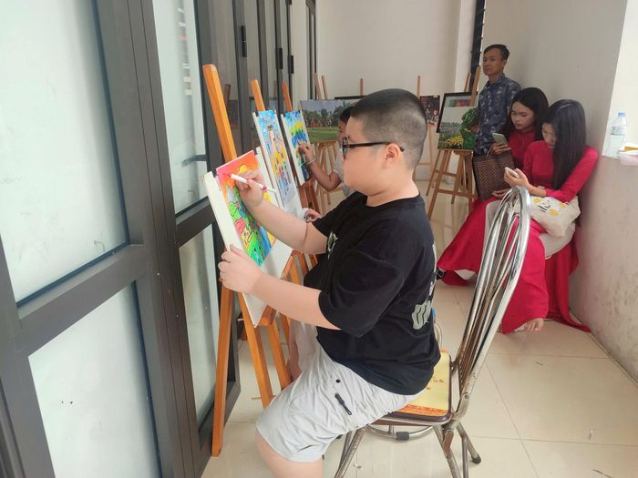 Khu vực vẽ tranh dành cho trẻ em. Ảnh: Thiên Tú