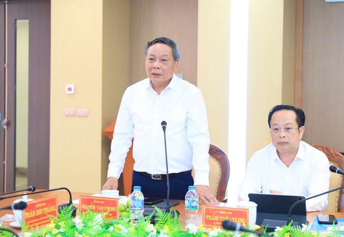 Phó Bí thư Thành ủy Hà Nội Nguyễn Văn Phong phát biểu tại buổi làm việc. Ảnh: Quang Thái