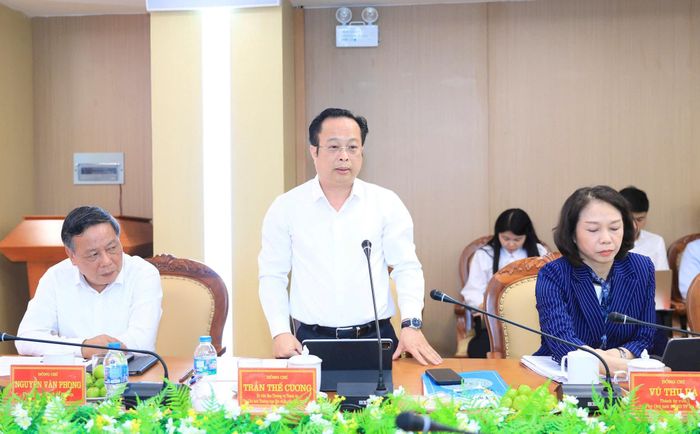 Phó Chủ tịch Thường trực HĐND thành phố Hà Nội Trần Thế Cương phát biểu. Ảnh: Quang Thái
