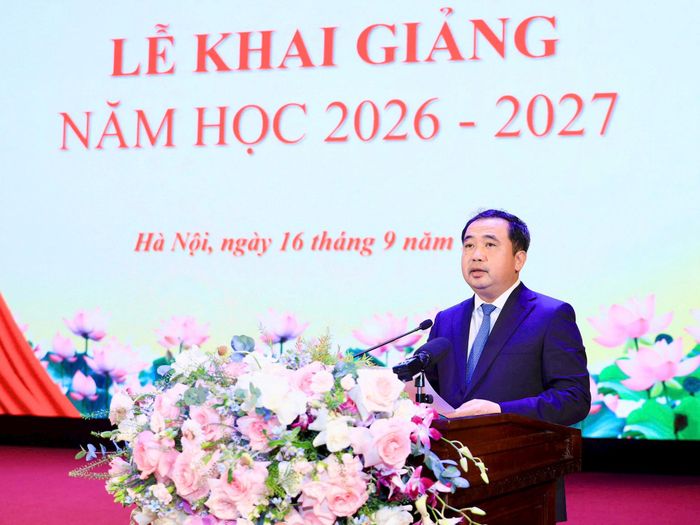 Bí thư Thành ủy Hà Nội Trần Đức Thắng phát biểu chỉ đạo tại lễ khai giảng. Ảnh: Quang Thái