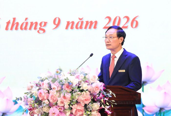 Phó Giáo sư, Tiến sĩ Phạm Minh Anh, Hiệu trưởng Trường Đào tạo cán bộ Lê Hồng Phong trình bày diễn văn khai giảng năm học mới. Ảnh: Quang Thái