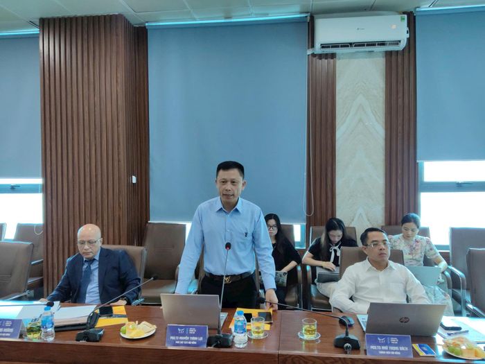 PGS.TS Nguyễn Thành Lợi, Phó Giám đốc Cơ quan Báo và Phát thanh, Truyền hình Hà Nội, Phó Chủ tịch Hội đồng Chuyên gia cấp cao CEF góp ý để tổ chức Diễn đàn. Ảnh: Khắc Kiên