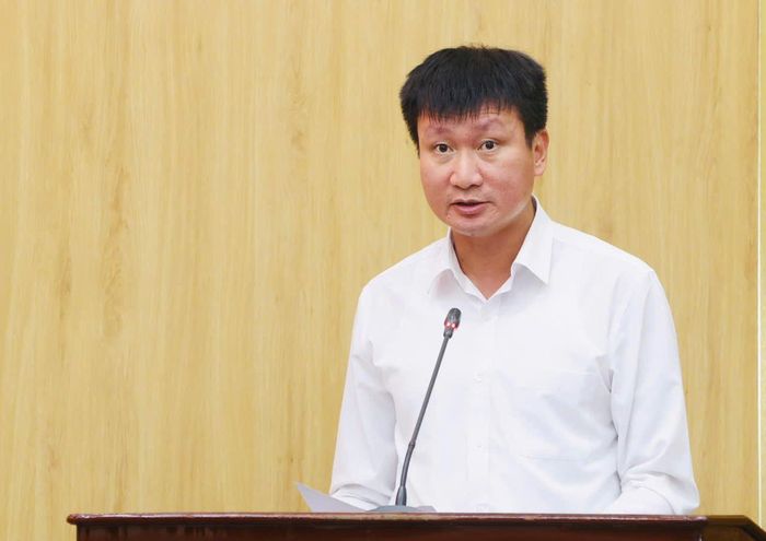 Bí thư Tỉnh ủy Ninh Bình Trần Huy Tuấn phát biểu tại hội nghị. Ảnh: Đức Lam