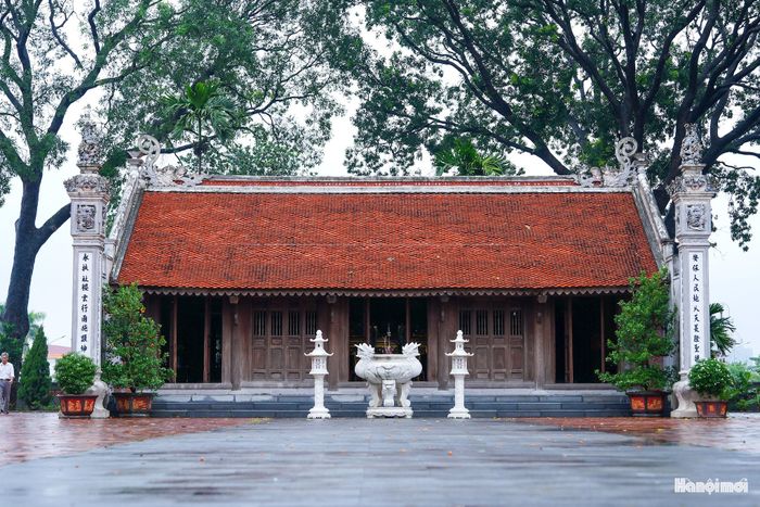 Việc gìn giữ từng nếp mái, sắc phong, lễ hội và không gian thờ tự cũng là cách để những giá trị văn hóa được trao truyền, để câu chuyện của vùng đất ven sông tiếp tục hiện diện trong đời sống hôm nay.