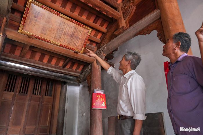“Điều chúng tôi mong muốn nhất là giữ được nguyên trạng nơi thờ tự để con cháu mai sau vẫn còn thấy được không gian văn hóa của cha ông. Khi biết đình Chử Xá nằm trong số những điểm di tích được giữ lại, không phải di chuyển, người dân trong làng rất phấn khởi. Chúng tôi càng có thêm động lực để tiếp tục bảo vệ, gìn giữ di tích” - ông Chử Văn Đạt cho biết.
