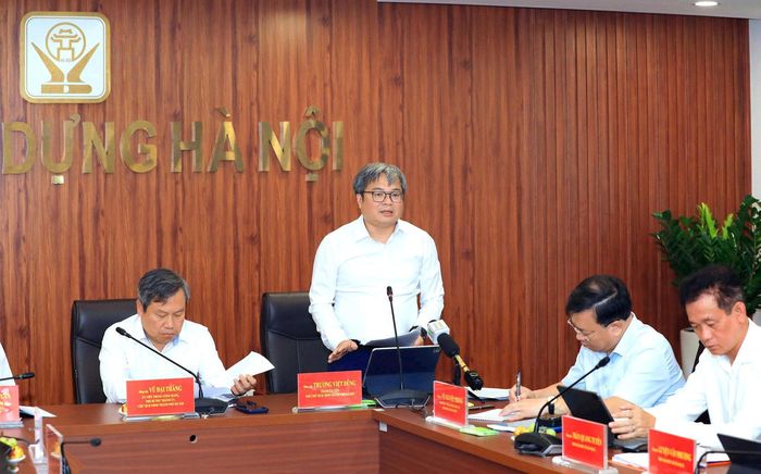 Phó Chủ tịch UBND thành phố Trương Việt Dũng phát biểu. Ảnh: Viết Thành
