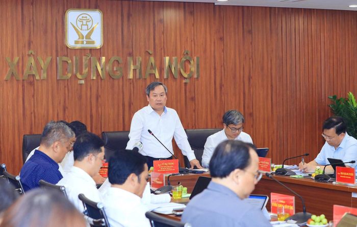 Chủ tịch UBND thành phố Vũ Đại Thắng phát biểu chỉ đạo tại buổi làm việc. Ảnh: Viết Thành