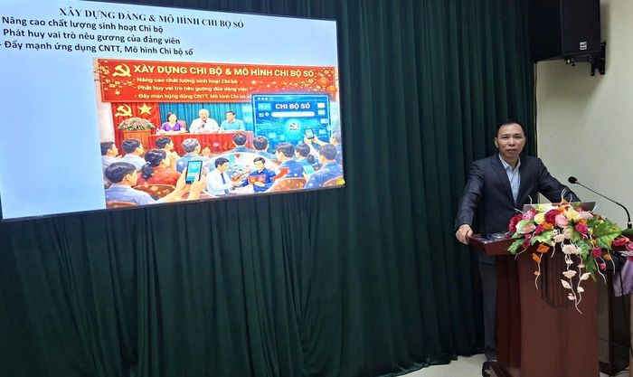 Các Chi bộ tổ dân phố phường Bạch Mai nhân rộng mô hình "Chi bộ số", nhanh chóng đưa các nghị quyết của Đảng vào cuộc sống. Ảnh: Linh Chi