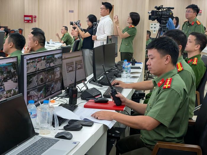 Những mệnh lệnh chỉ huy luôn thông suốt nhờ trợ giúp của các camera AI. Ảnh: Bảo Hân