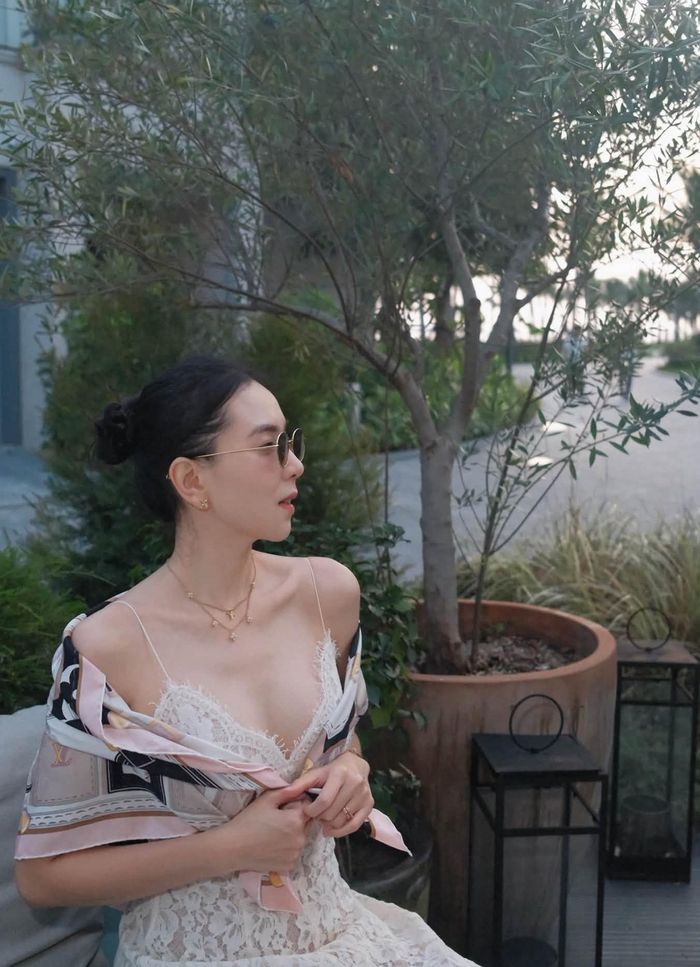 Mai Ngọc thừa nhận cô thừa hưởng và ảnh hưởng nhiều từ mẹ. Mỗi lần nhắc đến mẹ, Mai Ngọc luôn dành những lời hết mực biết ơn, nể phục và kính mến.