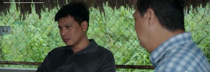 Bảy Sang sau những lời dụ dỗ của Sáu Lém đã nung nấu ý đồ xấu với Chơn. Ảnh VTV