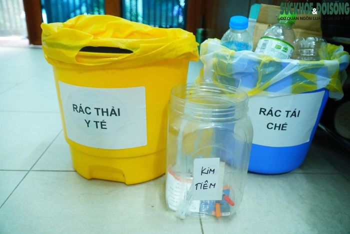 Bà Nguyễn Thị Thanh Tâm chỉ ra những điểm nghẽn trong phân loại, quản lý và chuyển giao bao bì dược phẩm, mỹ phẩm sau sử dụng tại các cơ sở y tế.