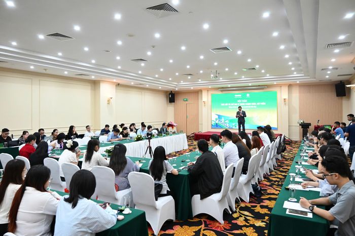 Toàn cảnh Hội thảo "Thúc đẩy tái chế bao bì trong ngành dược, mỹ phẩm - Hướng tới kinh tế tuần hoàn và phát triển bền vững" do Báo Nông nghiệp và Môi trường phối hợp với Cục Quản lý Dược, Cục Phòng bệnh (Bộ Y tế) tổ chức.