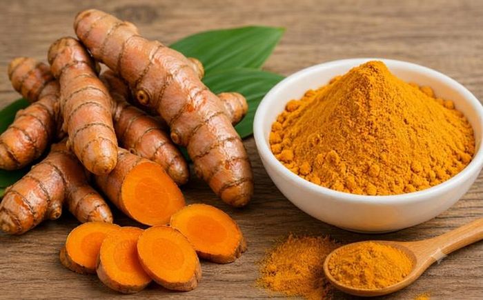 Nghệ là thực phẩm chứa hoạt chất chống viêm mạnh mẽ. Ảnh minh họa AI
