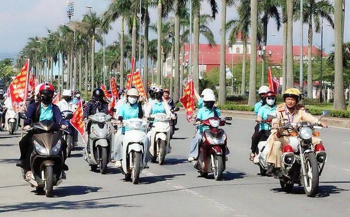 Hà Tĩnh tổ chức diễu hành phòng chống tác hại của thuốc lá. Ảnh: Thanh Loan.