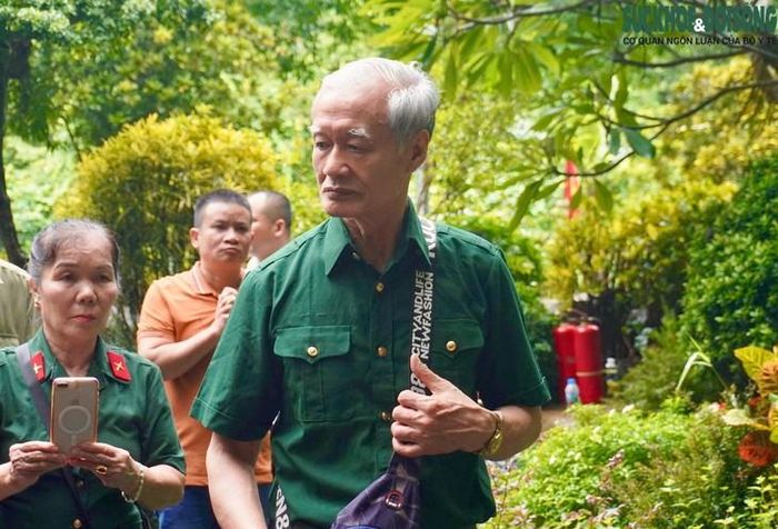 Cựu TNXP Phạm Văn Ninh hồi tưởng về những ngày hoa lửa. Ảnh: Lê Chiêu Nguyên
