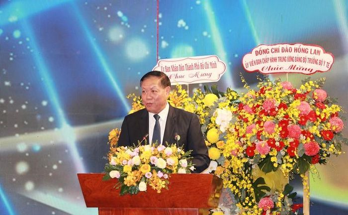 Thứ trưởng Bộ Y tế Đỗ Xuân Tuyên phát biểu tại lễ kỷ niệm 50 năm xây dựng và phát triển Viện Sốt rét - Ký sinh trùng - Côn trùng TPHCM. Ảnh: Mimosa