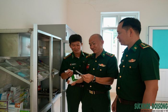Tủ thuốc biên cương tại Đồn Biên phòng Châu Khê. Ảnh: Song Hoàng.
