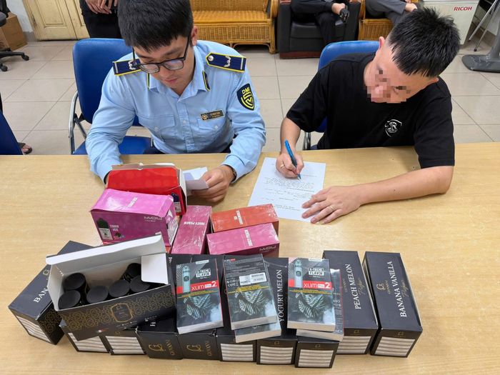 Cận cảnh số thuốc lá điện tử được lực lượng Quản lý thị trường TP Hà Nội phối hợp với lực lượng Công an phát hiện, xử lý trên địa bàn. Ảnh: Chi Cục QLTT Hà Nội cung cấp