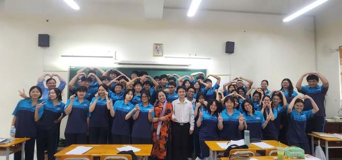 Một buổi học đờn ca tài tử của teen THPT Bùi Thị Xuân. Ảnh: Fanpage THPT Bùi Thị Xuân - TPHCM