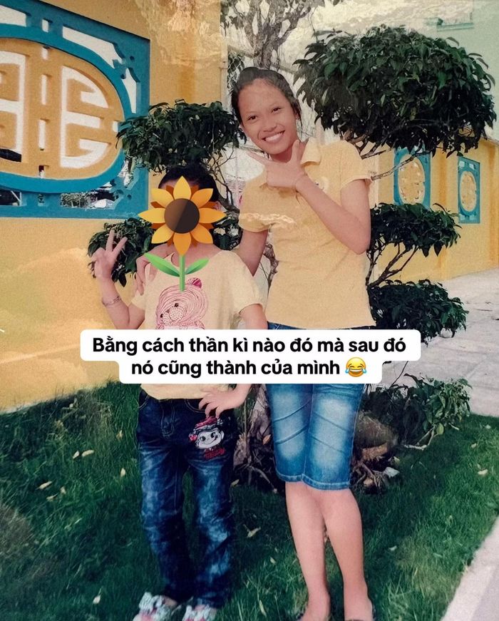 Câu chuyện về "chiếc áo màu vàng" thú vị. Nguồn: @thucvybibi