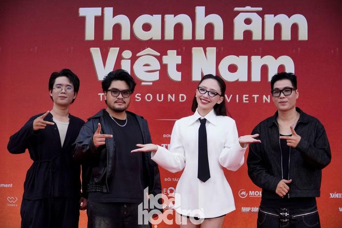 Đội HIGHLUA mang Khó gì? đến Thanh Âm Việt Nam.