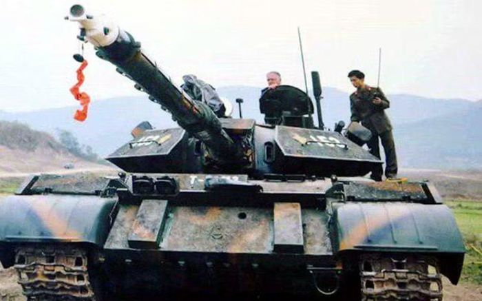 Điểm khác biệt dễ nhận thấy nhất của xe tăng T-54M3 nằm ở hỏa lực. Theo các nguồn tư liệu công khai, mẫu xe này được nghiên cứu theo hướng thay pháo D-10T2S 100 mm trên xe tăng T-54B bằng pháo M-68 105 mm.