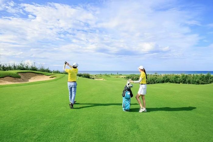 Tỉnh Phú Thọ vừa phê duyệt lập quy hoạch sân golf ở khu vực Hoà Bình cũ gắn với du lịch sinh thái, cáp treo và tàu hoả leo núi
