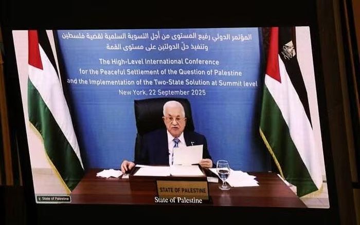 Hình ảnh Tổng thống Palestine Mahmud Abbas phát biểu trực tuyến tại Hội nghị thượng đỉnh Đại hội đồng Liên hợp quốc ở New York ngày 22-9-2025