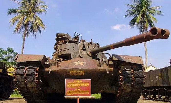 Tháp pháo lớn cũng tạo thêm không gian cho hệ thống vũ khí và điều khiển hỏa lực. M48 vẫn sử dụng pháo 90 mm nhưng được trang bị hệ thống điều khiển hỏa lực tiên tiến hơn.