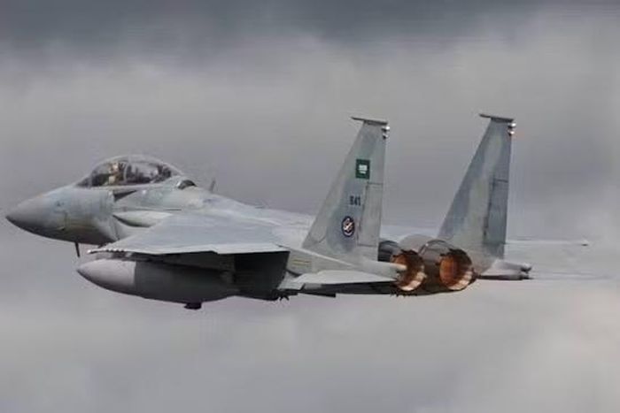 Tiêm kích F-15 tạo thành xương sống của lực lượng không quân chiến đấu của Saudi Arabia, chúng rất tích cực tham gia vào các hoạt động quân sự chống lại lực lượng vũ trang Houthi ở Yemen, khi chủ yếu thực hiện nhiệm vụ tuần tra và tiến hành các cuộc không kích.