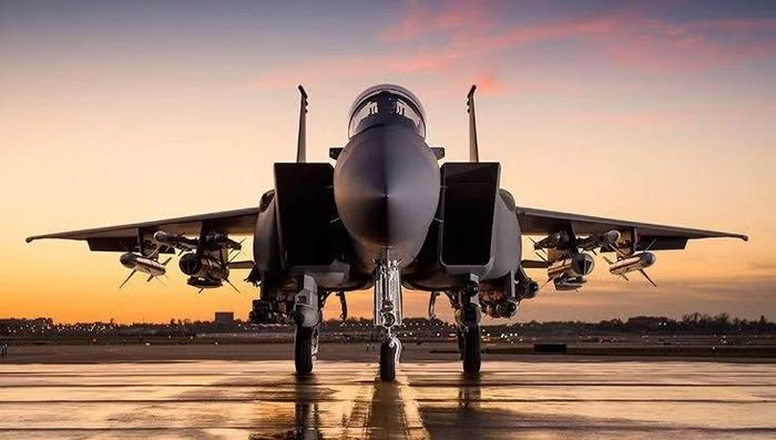 Sau đó vào những năm 1990, phi đội được bổ sung bằng phiên bản F-15S (biến thể của F-15E Strike Eagle), và như một phần của hợp đồng quy mô lớn vào năm 2010, Riyadh đã mua các tiêm kích đa năng F-15SA mới nhất và hiện đại hóa phi đội hiện có lên tiêu chuẩn này.