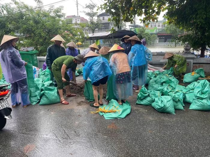 Gia cố chống ngập tại các khu vực nguy cơ nước sông dâng cao