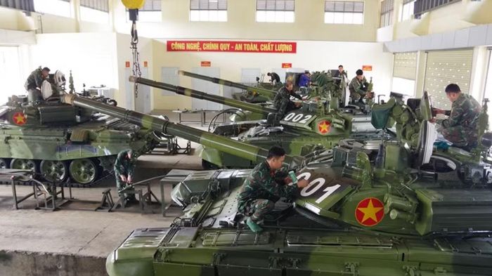Đây là một trong những điểm T-90S khác biệt rõ so với các xe tăng thế hệ cũ. Báo Nhân Dân cho biết T-90S/SK được trang bị các cảm biến quang - ảnh nhiệt, khí tài quan sát, máy tính đường đạn và hệ thống tự động bám mục tiêu.