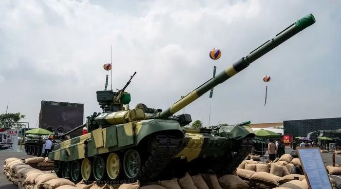 Trong tác chiến ban đêm, ảnh nhiệt có ý nghĩa đặc biệt. Thay vì phụ thuộc hoàn toàn vào ánh sáng nhìn thấy, hệ thống ảnh nhiệt phát hiện sự khác biệt về bức xạ nhiệt giữa mục tiêu và môi trường xung quanh.