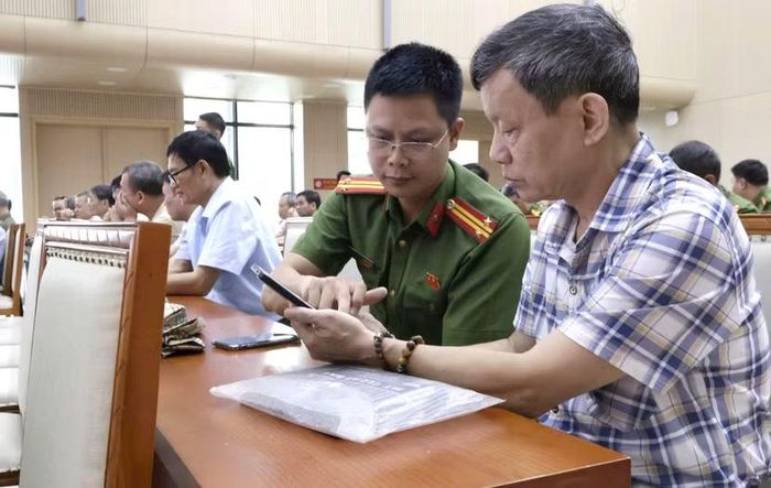Với lực lượng Công an phường Hà Đông, mỗi trường hợp được hướng dẫn thành công không chỉ là một kết quả nhiệm vụ, mà còn là một lần cụ thể hóa tinh thần “Kỷ luật nhất – Trung thành nhất – Gần dân nhất”