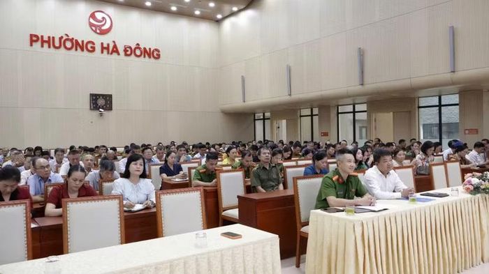 Công an phường Hà Đông xác định phải phát huy vai trò nòng cốt, chủ động tham mưu, phối hợp, hướng dẫn, đôn đốc và tổ chức triển khai nhiệm vụ đến từng địa bàn, từng nhóm đối tượng