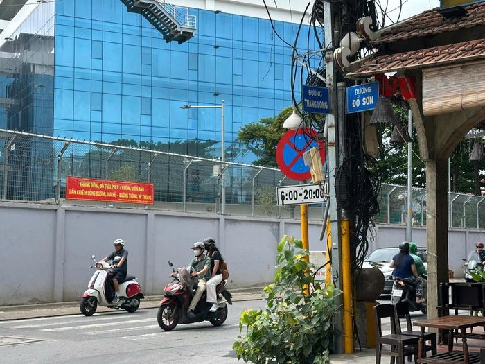 Tuyến đường Thăng Long (phường Tân Sơn Nhất), nơi tập trung nhiều hàng quán của người miền Bắc từ hàng chục năm qua. Ảnh: T.Luân.