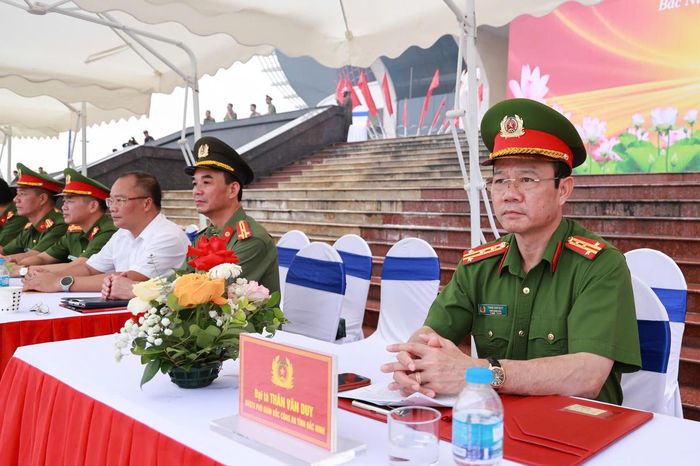 Các đại biểu dự buổi báo cáo kết quả huấn luyện Trung đoàn Cảnh sát Cơ động dự bị chiến đấu năm 2026 của Công an tỉnh Bắc Ninh. Ảnh Quang Vinh.